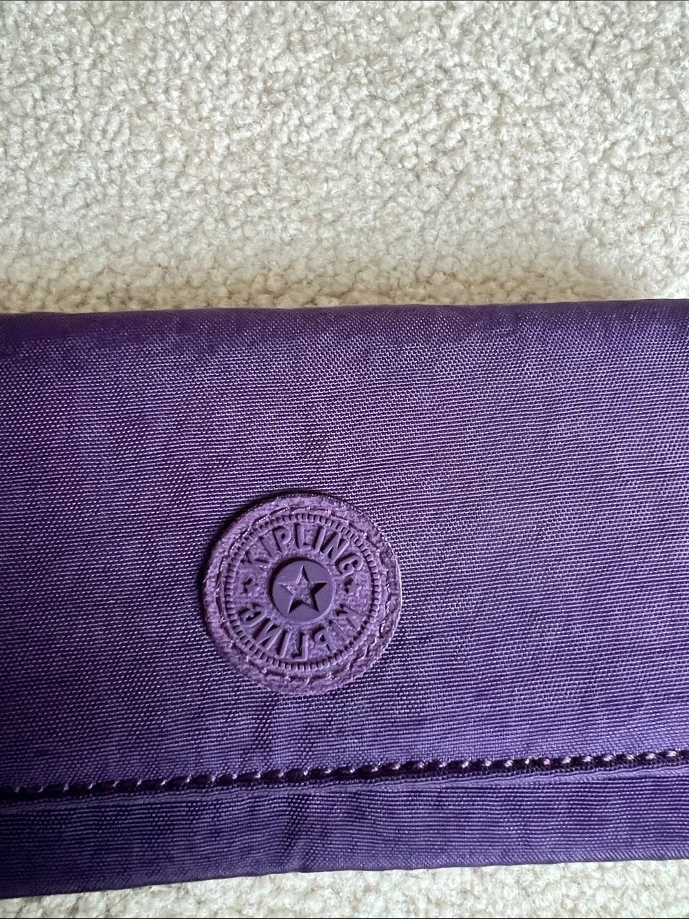 Kipling sleek fold